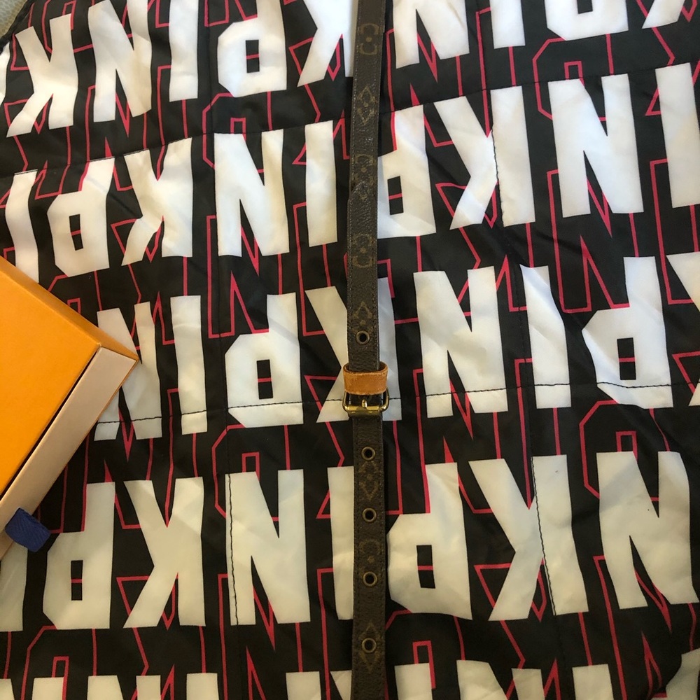 Louis Vuitton - Picture 2 of 8